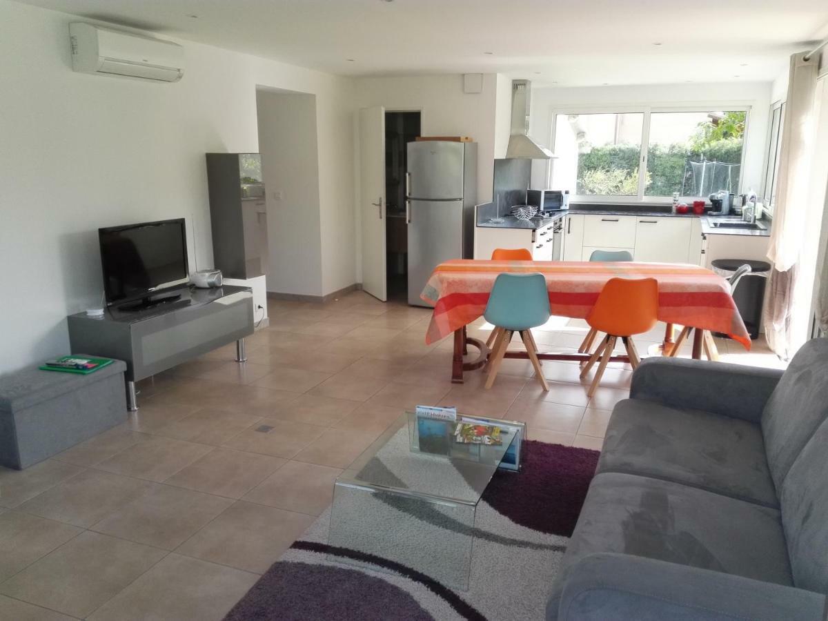 Au Domaine De Lea Apartment Hyeres Luaran gambar